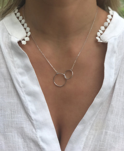 Interlocking Circle Silver Necklace - Artizen Jewelry